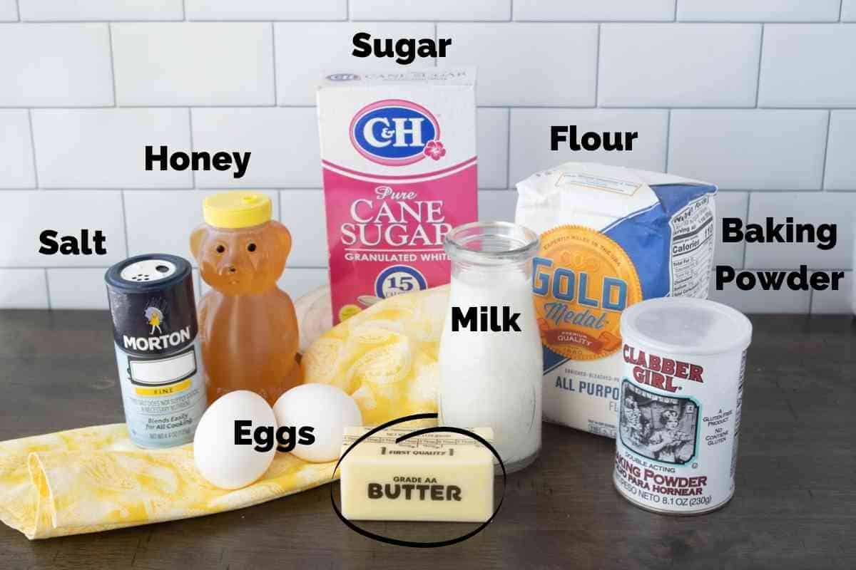 Ingredients  for this delicious honey cake recipe!