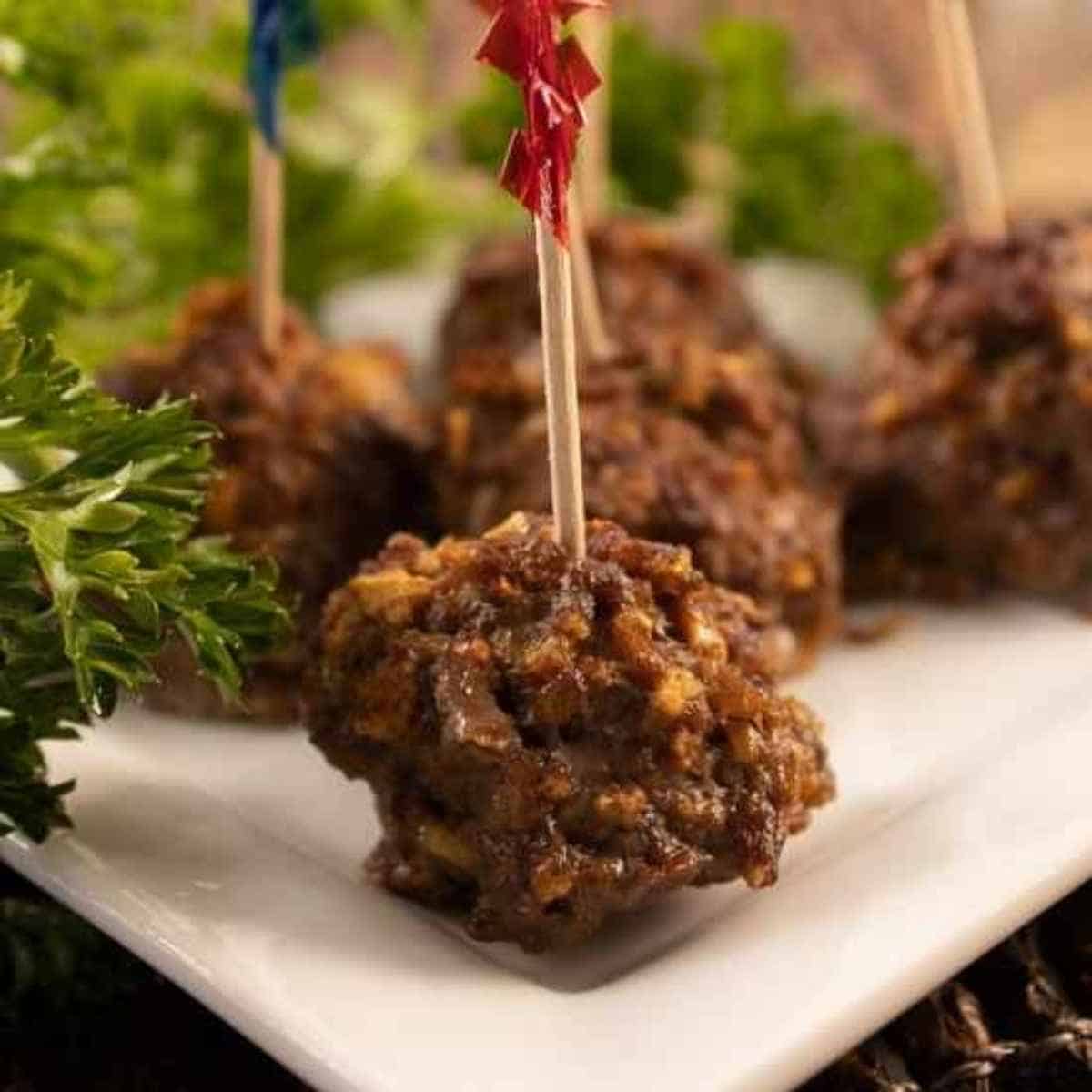 A small plate of beef meatballs.