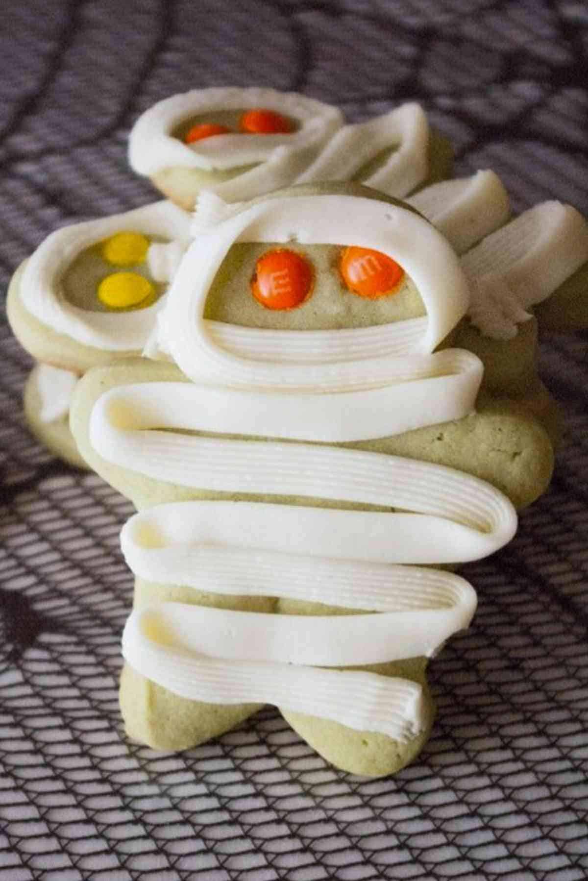 A yummy mummy sugar cookie with a cute mummy face ready to eat!