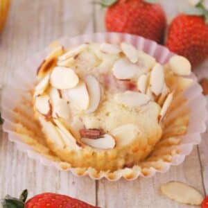 Strawberry Muffin with Almonds