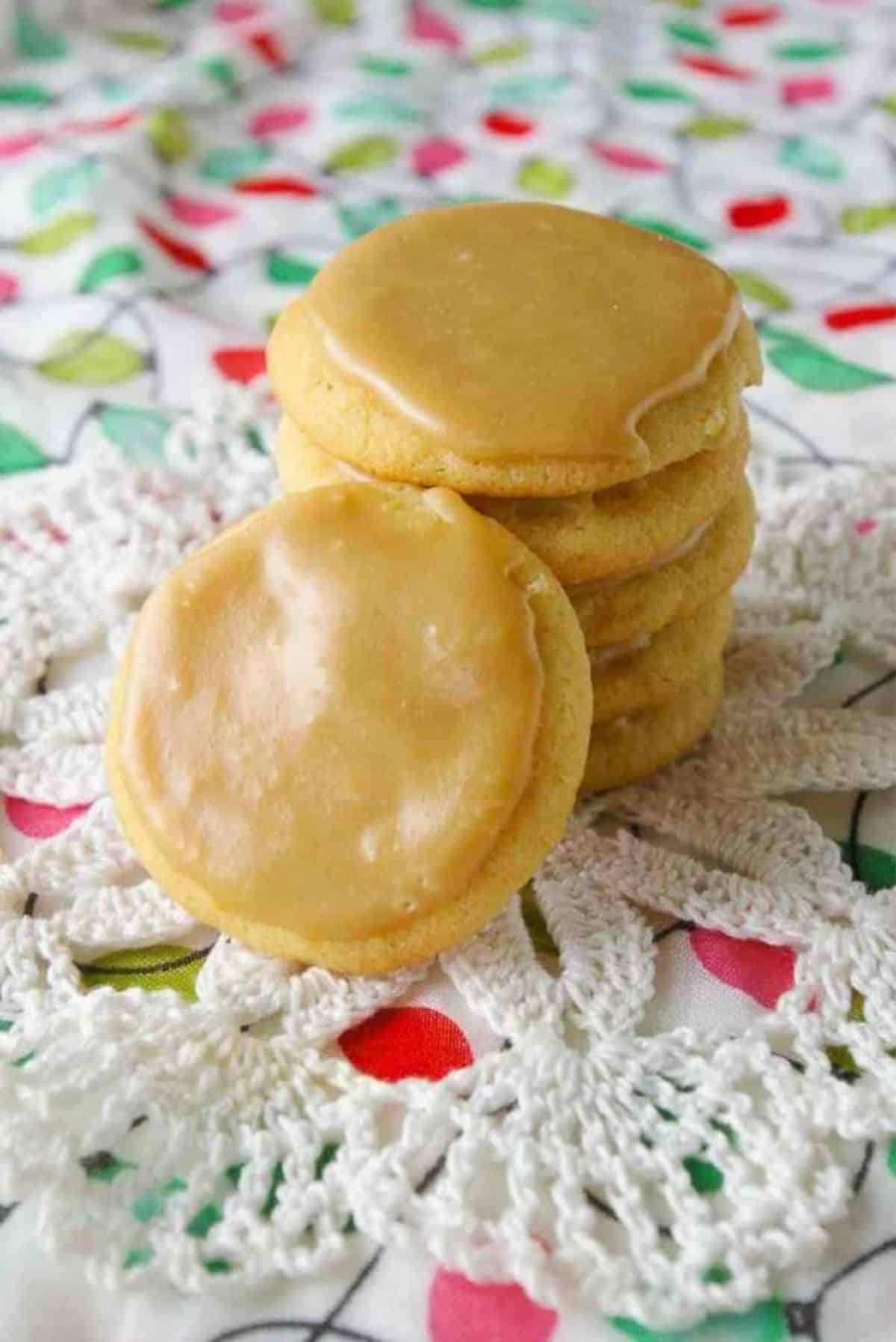 A pile of delicious Caramel Butter Cookies.