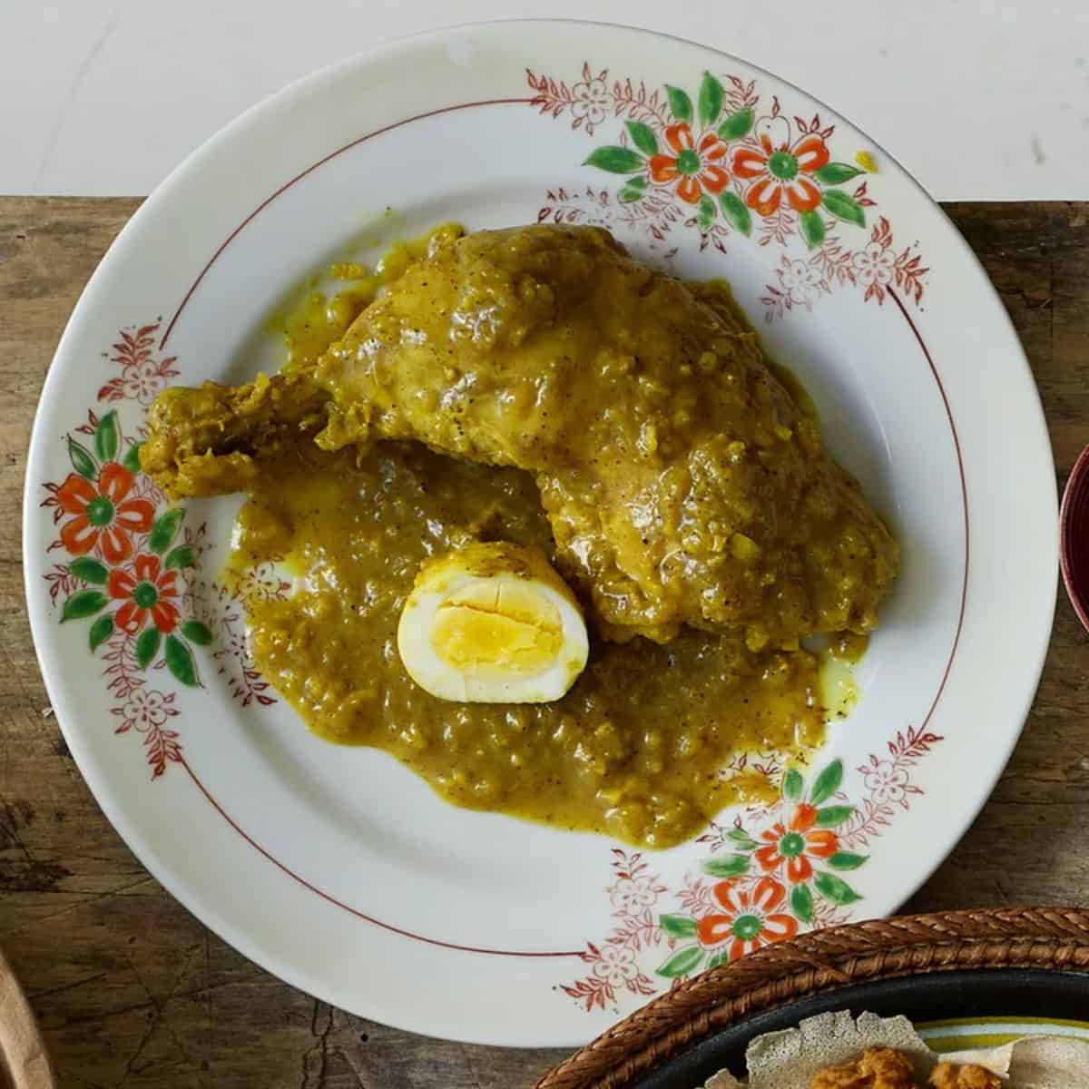 Turmeric Doro Alicha on a white plate.