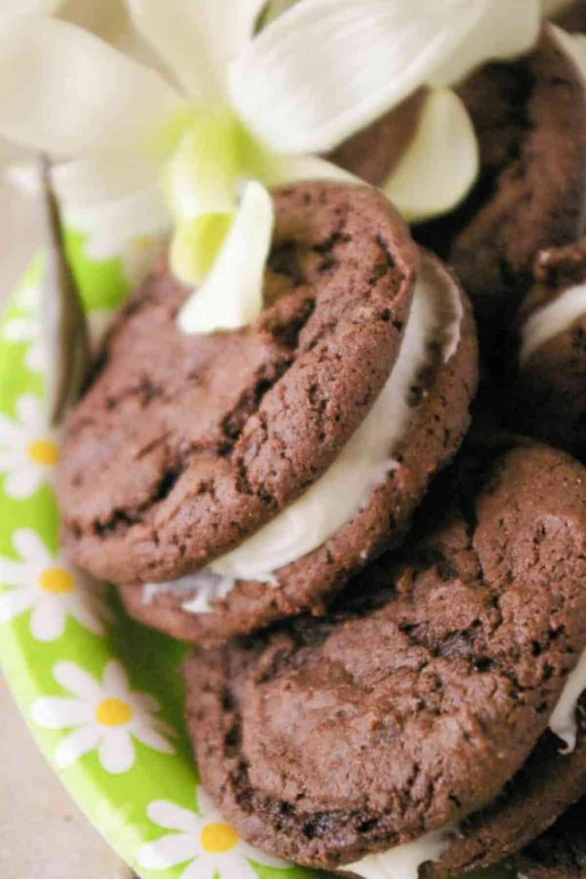 A bunch of Homemade Oreos on a green plate.