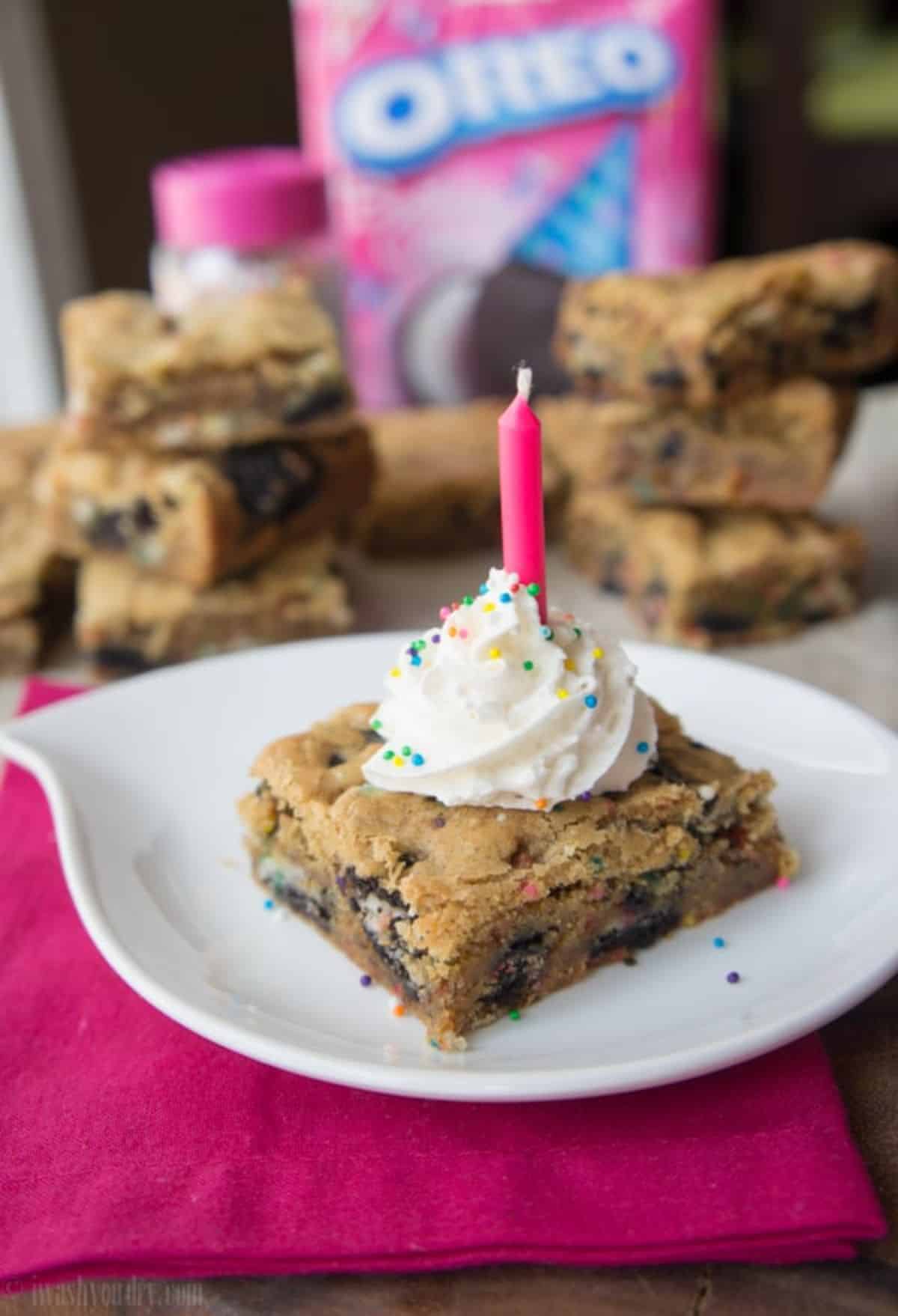 Oreo Birthday Cake Blondies on a white plate.