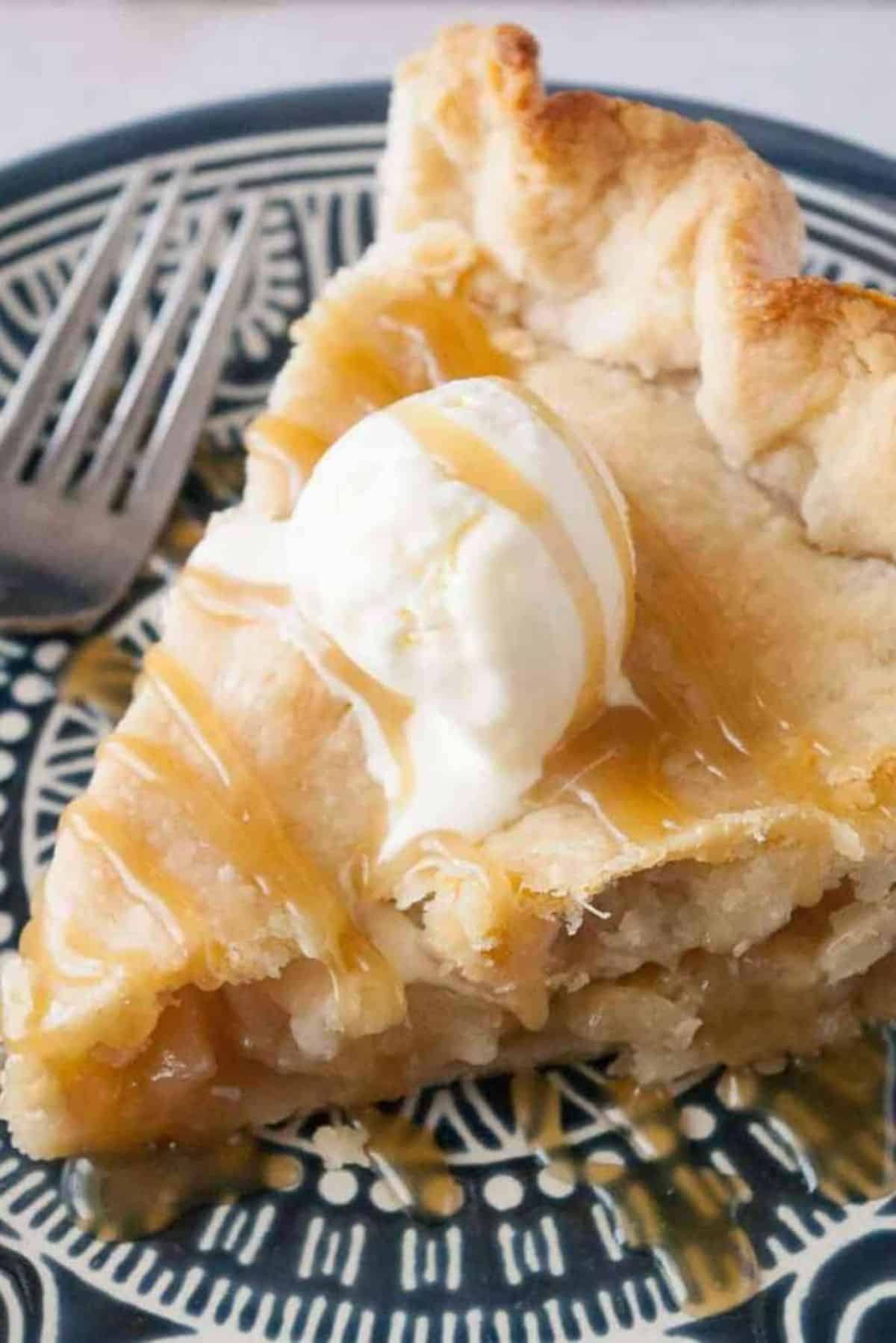 A piece of deliicous Easy Caramel Apple Pie on a plate.