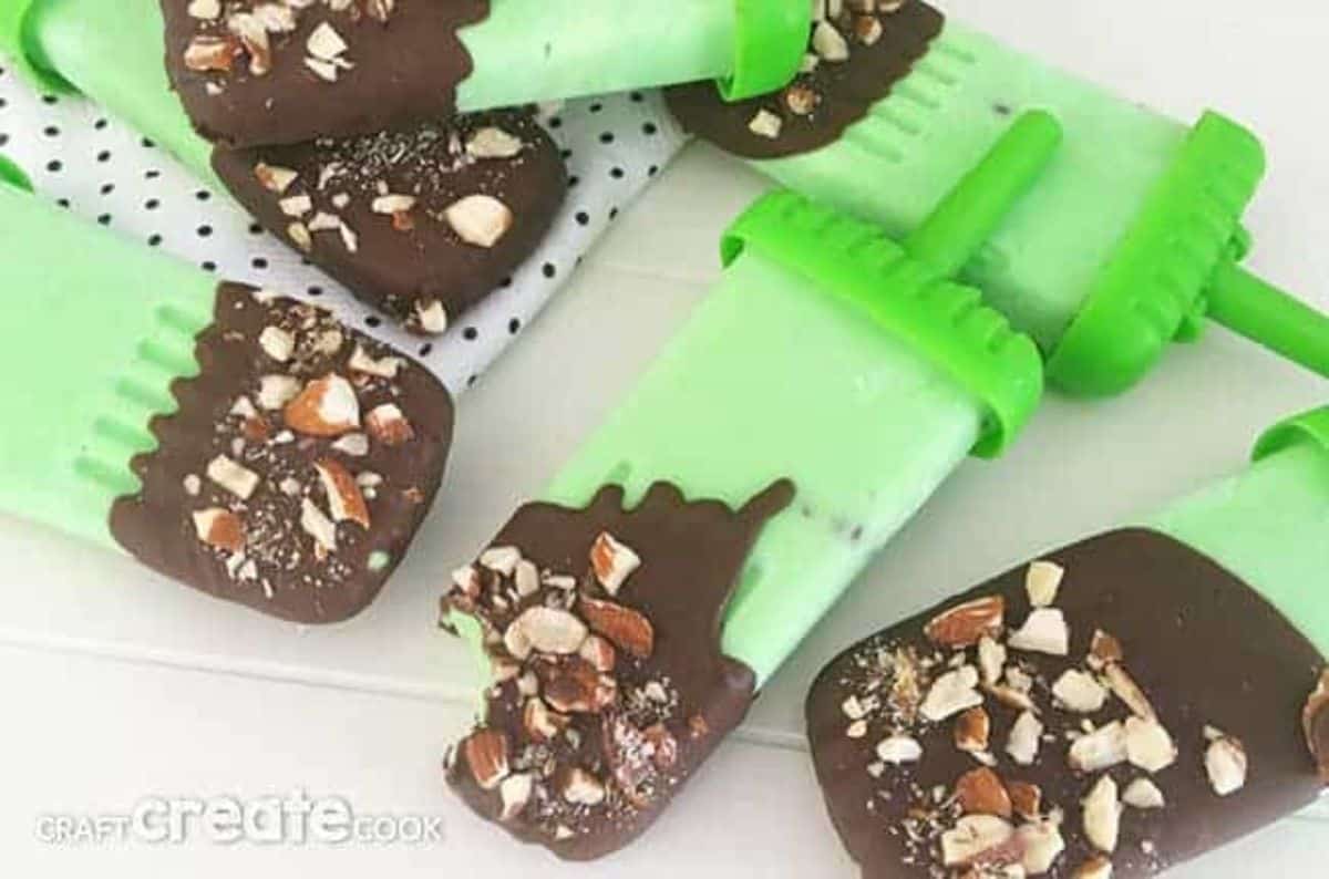 Mint Chocolate Yogurt Bars popsicles.