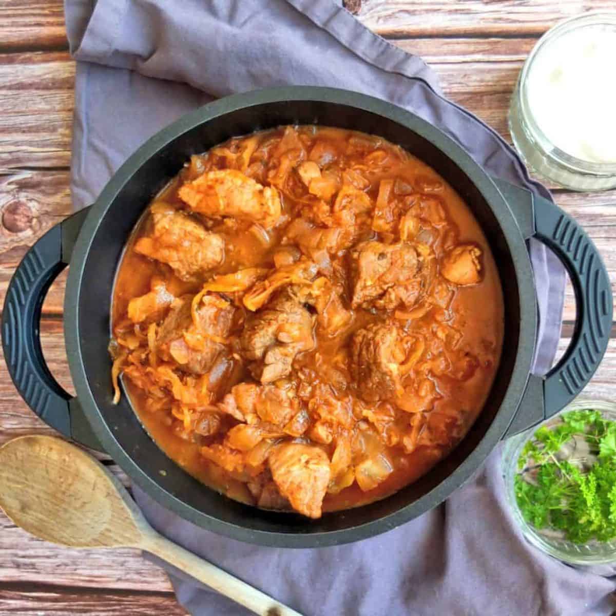 Delicious Székely Gulyás in a black pot.